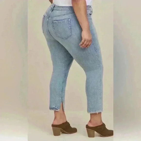 NWT TORRID Mom Straight Vintage Stretch High-Rise Jean - Picture 3 of 7